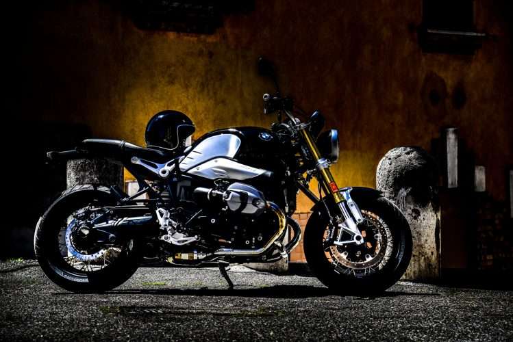 R NineT